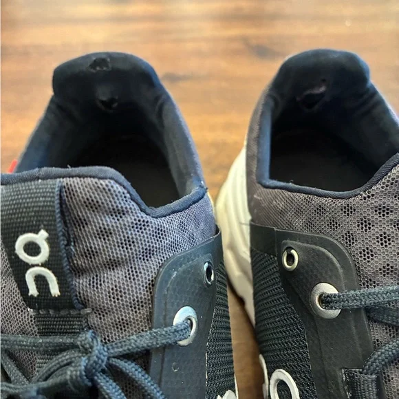 On Cloud Helion Shoes Sneakers Women’s 11 Black White Running - Picture 7 of 8